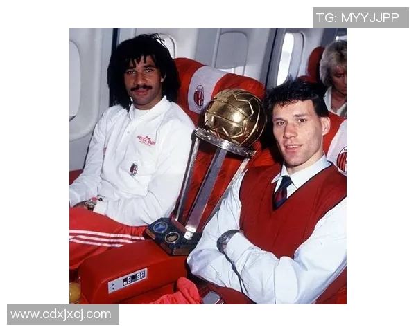 足球传奇范巴斯滕的艺术魅力与挂画收藏价值探讨