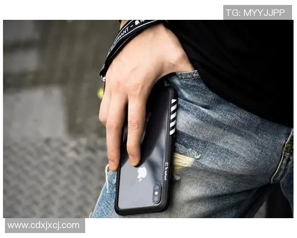 个性化足球手机壳设计让你的手机与众不同尽显球迷风范