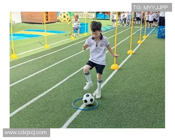 在足球踩踩的乐趣与技巧探索中感受团队合作的魅力与激情