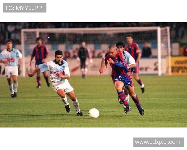 前足球名将回顾辉煌岁月与职业生涯的传奇故事与心路历程 前足球名将回顾辉煌岁月与职业生涯的传奇故事与心路历程