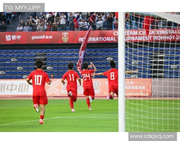 深乙足球新篇章崛起探索中国足球发展新模式与未来潜力 深乙足球新篇章崛起探索中国足球发展新模式与未来潜力